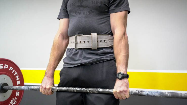 wearing a belt during deadlifts